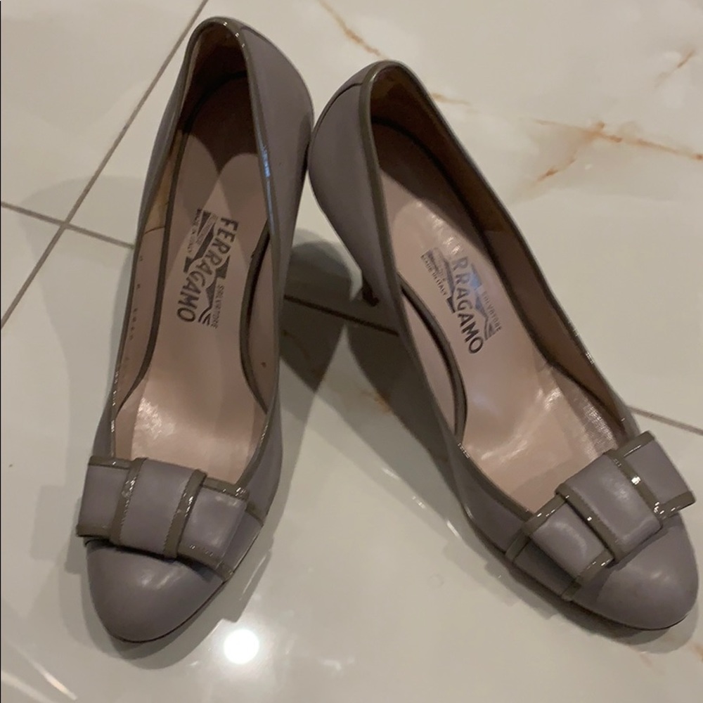 Ferragamo  gorgeous high heel pumps great condn